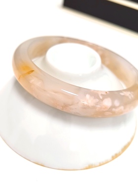 P6# 天然樱花玛瑙手镯 内径57.5cm 宽12.3mm 厚8mm 有天然水晶洞