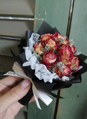 表白女神花束礼物见面小花束礼盒520惊艳玫瑰伴手礼车载花车饰