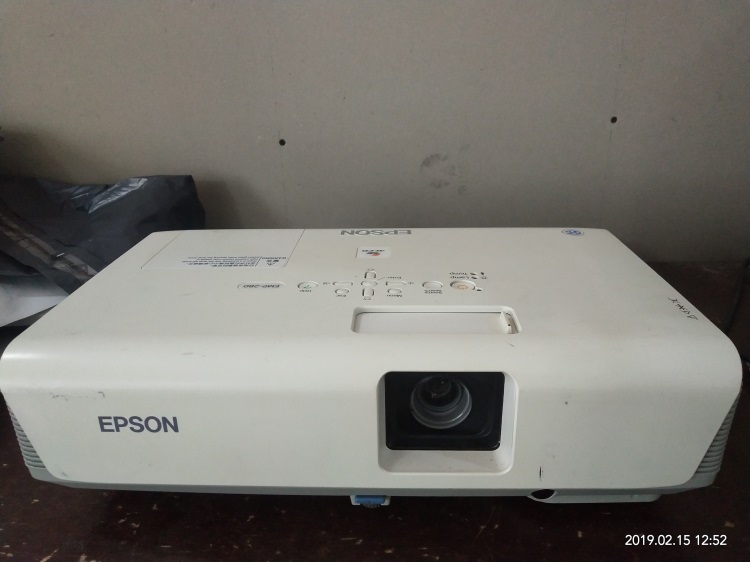 爱普生epsonEMP-280教育投影仪2600流明1024*768分辨率
