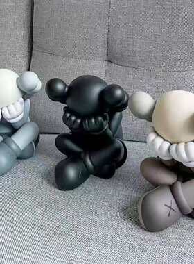 坐姿蜷缩公仔手办玩偶摆件