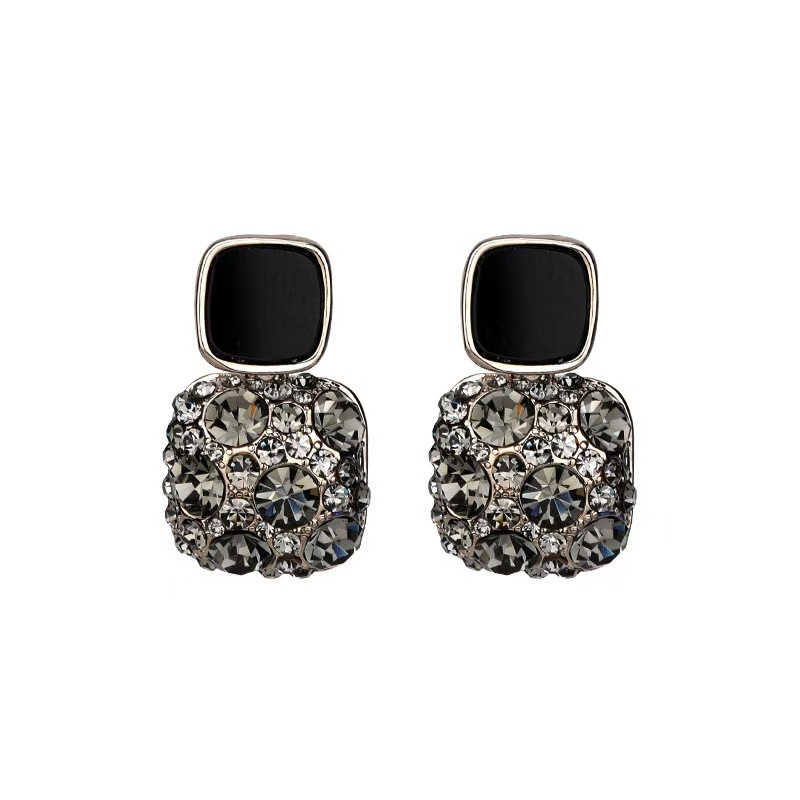 小众设计师款菱形黑色方锆耳环C001