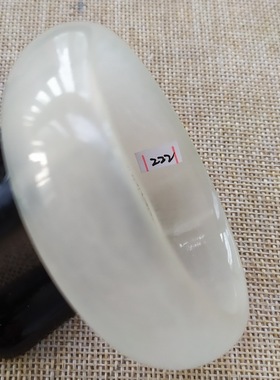 宽镯配横纹，冰感十足，纹理清晰