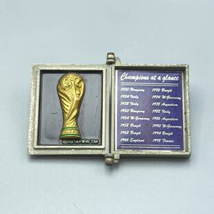 2002年日韩世界杯精美徽章 世界杯冠军国徽章 大力神金杯翻盖徽章