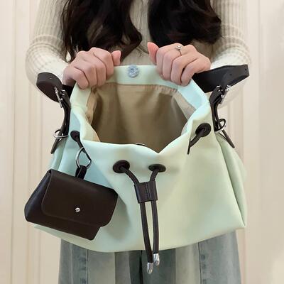 通勤小包上班大学生上课斜挎女包大容量2025新款有质感单肩托特包