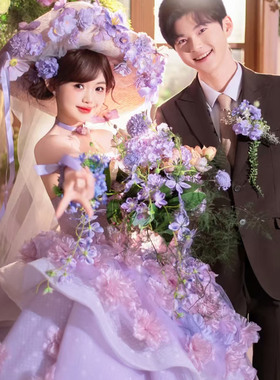 新款紫色婚纱影楼情侣拍照主题紫色带花草帽户外草坪旅拍摄影道具