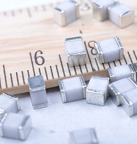 SURGING贴片陶瓷气体放电管 防雷管 SMD200XM 1812 4532 200V