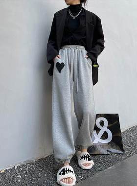 韩女团灰色卫裤女2026春装爱心宽松阔腿裤直筒束脚运动裤显瘦哈伦