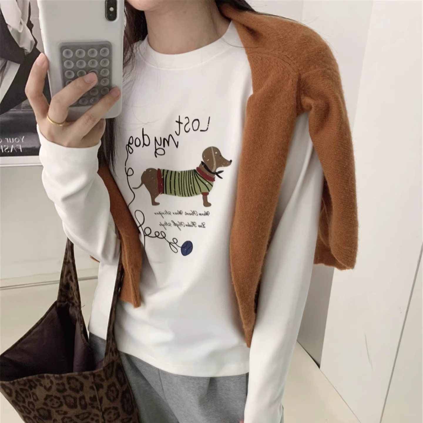 欧洲站圆领磨毛可爱腊肠狗印花长袖T恤女白色百搭休闲上衣潮2025t