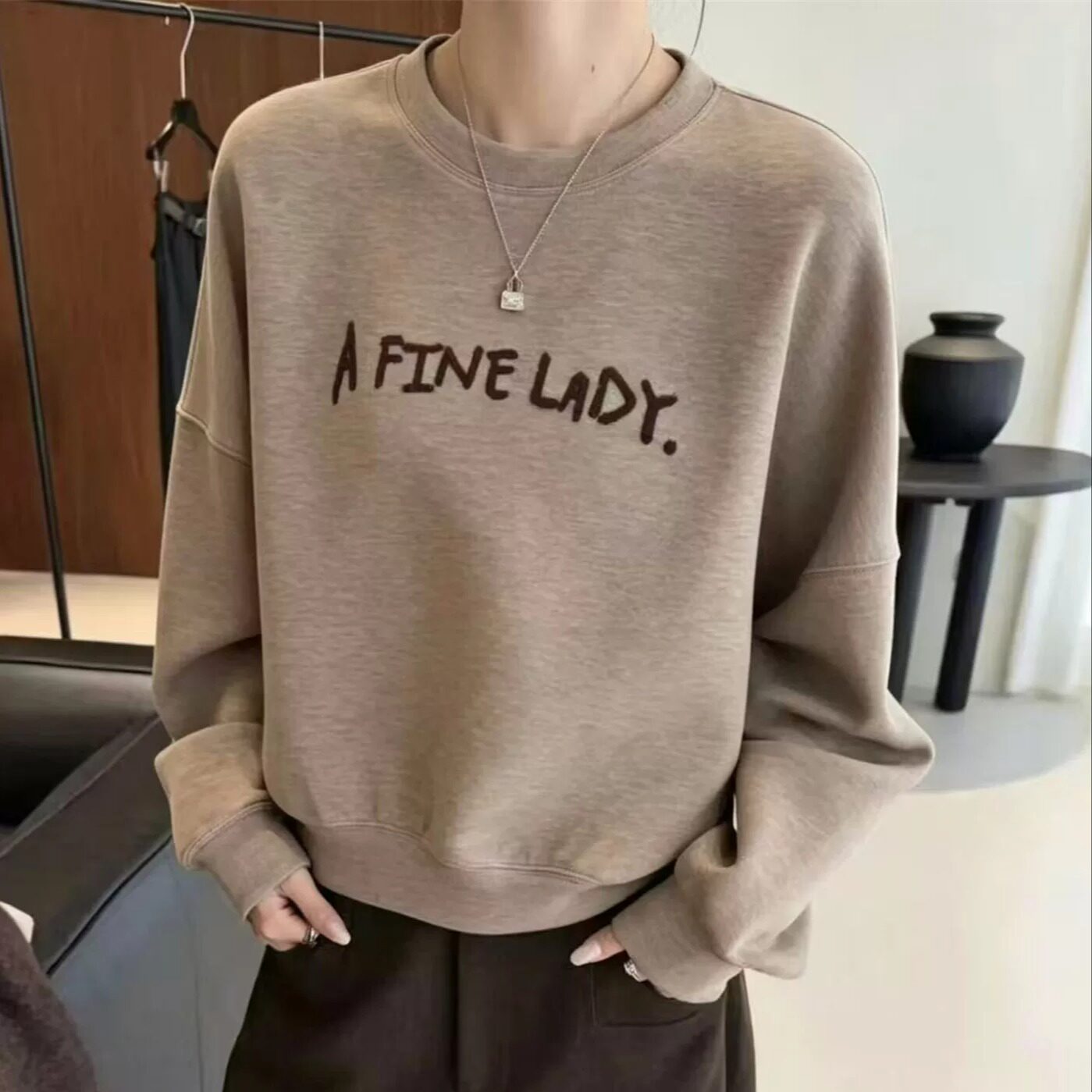 欧洲站简约字母印花圆领卫衣女宽松套头长袖上衣松弛感秋冬女2026