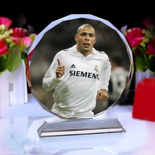 罗纳尔多周边生日礼物送男生皇马大罗人偶手办海报足球迷水晶摆件