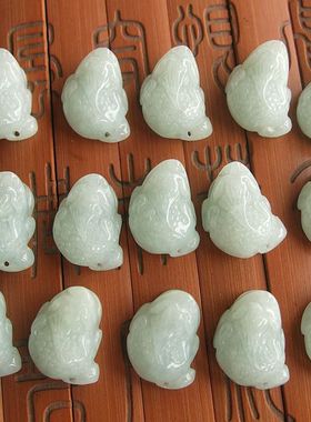 21126缅甸玉天然A货翡翠玉可串手链用淡绿色三脚金蟾小吊坠N30