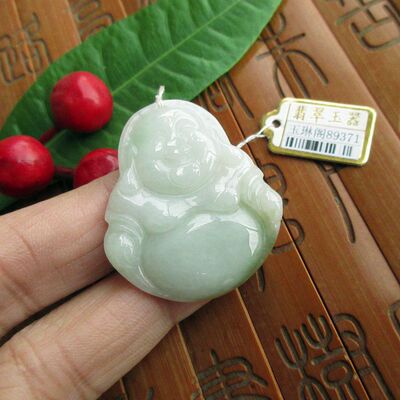 带黄色平安大佛大吊坠缅甸玉