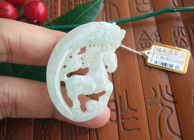 天然a货龙马精神缅甸玉送证