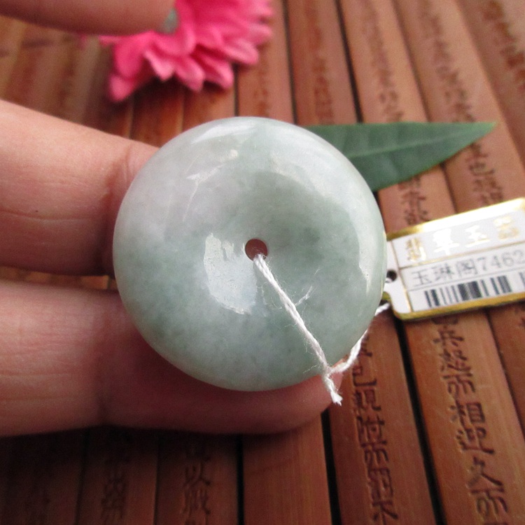 大个浅绿大平安扣吊坠缅甸玉天然