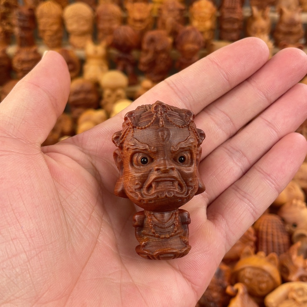 天然崖柏木雕大黑天不动