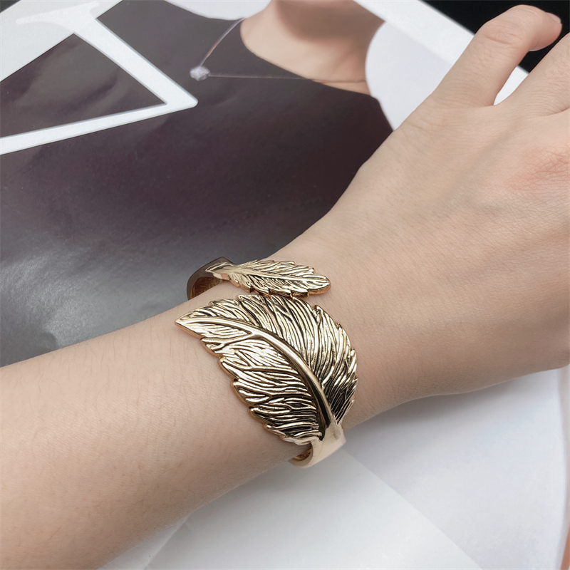 复古欧美合金树叶保色Bracelet