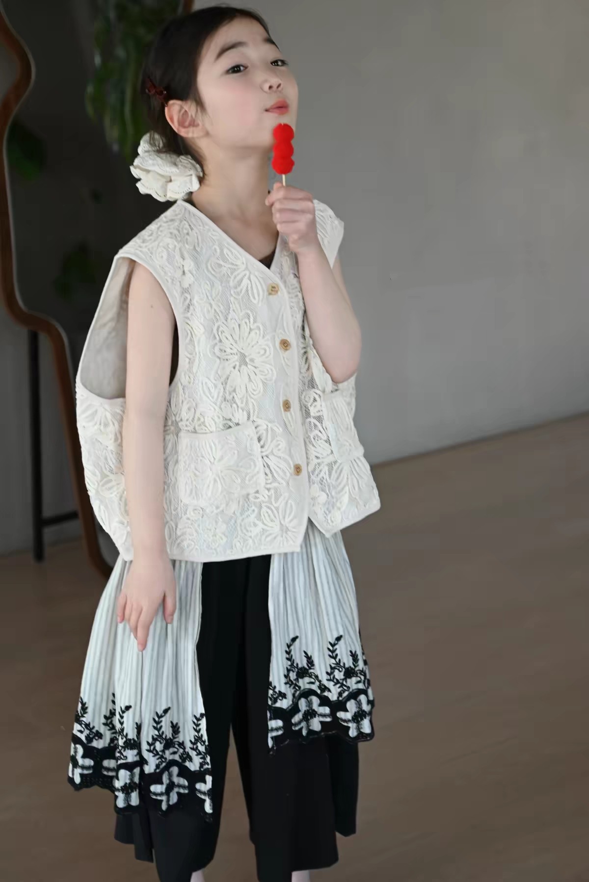 设计师款时尚女童马甲民族风2026新款女孩外套无袖