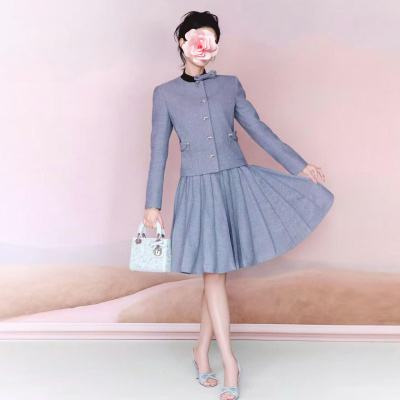 蝴蝶结羊毛外套+高腰A摆半身裙