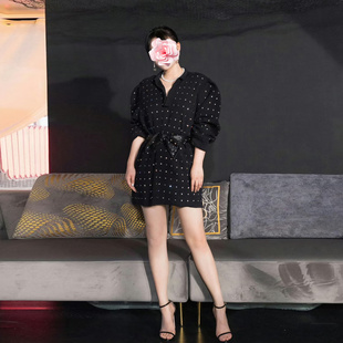 不退不换 马思纯同款 bling烫钻 花朵蝴蝶结腰带收腰 V领连衣裙