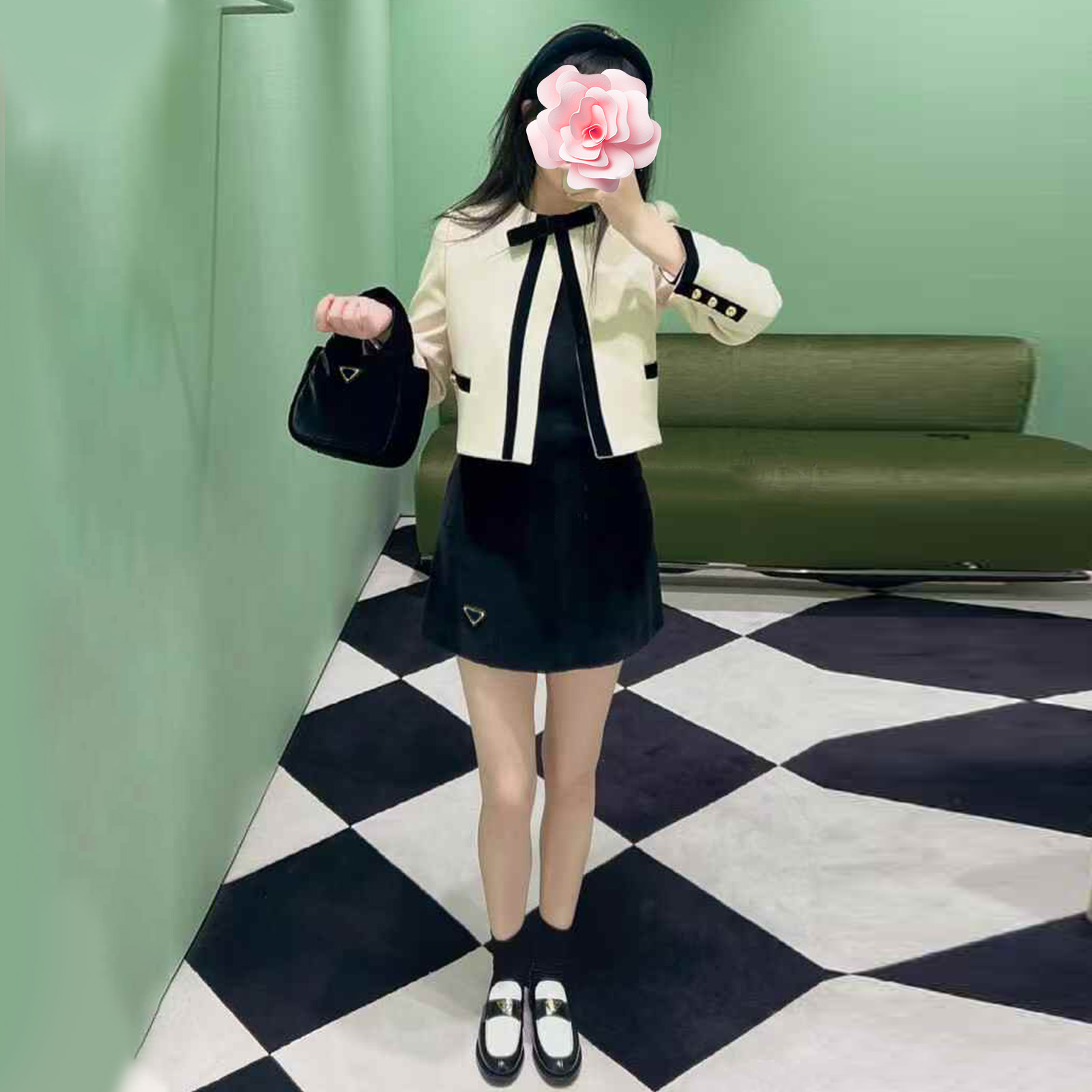 金色徽章高腰A摆丝绒半身裙