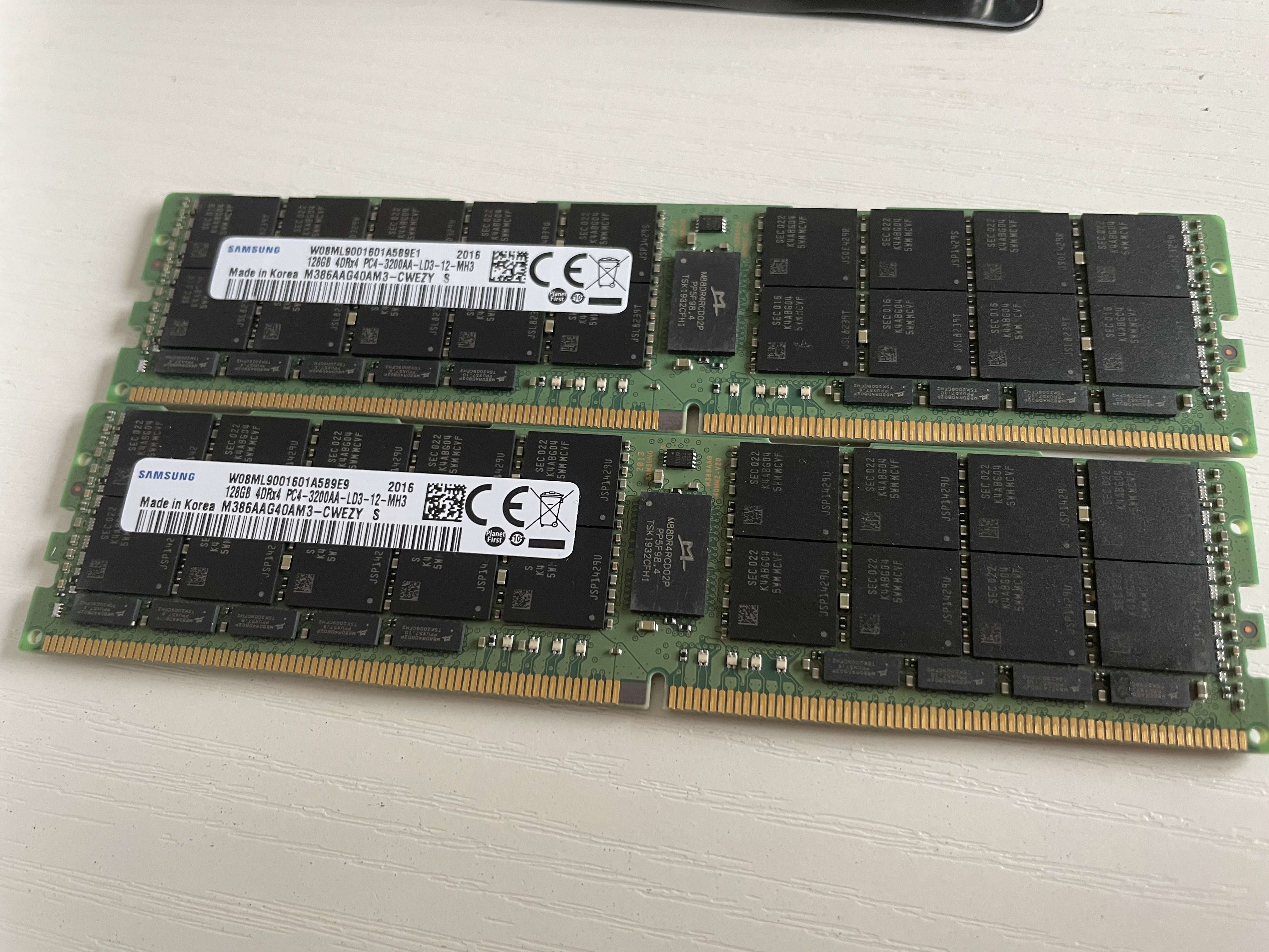 三星128G 4DRX4 PC4-3200AA-LRDIMM 服务器内存 M386AAG40AM3-CWE