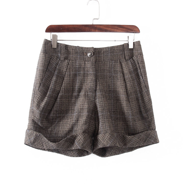 贝系列 秋冬新款品牌库存折扣女装时尚韩版翻边格子短裤F349B