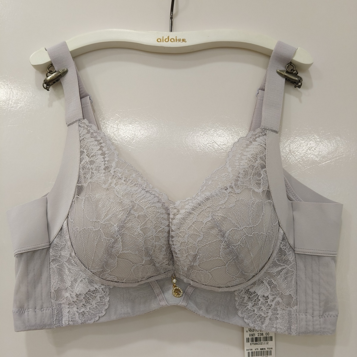 爱戴6758性感蕾丝深V茯苓纱无钢圈内衣3D内托聚拢收副乳调整文胸