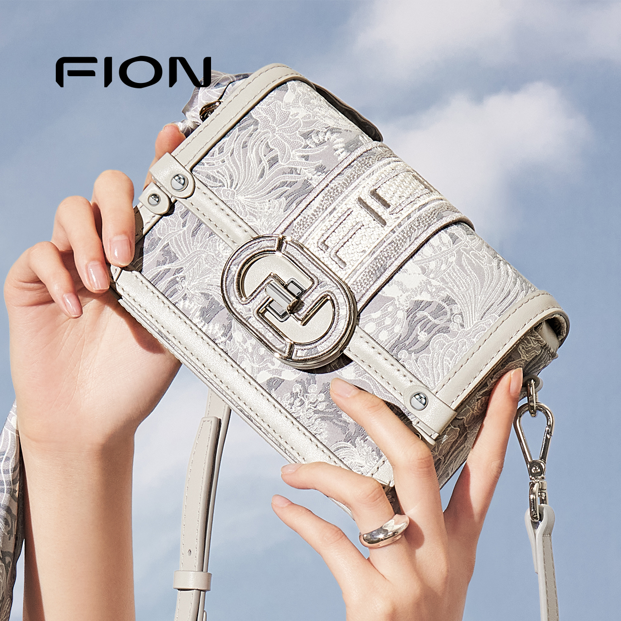 Fion/菲安妮手工编织巧锦小方包