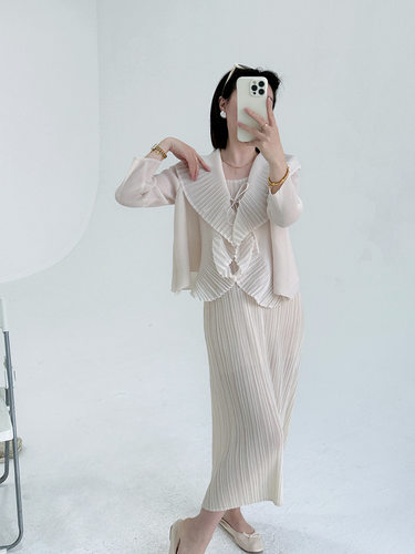 A Piece of Cloth 褶皱春夏新款褶皱荷叶边开衫上衣蓝色仙美 女士