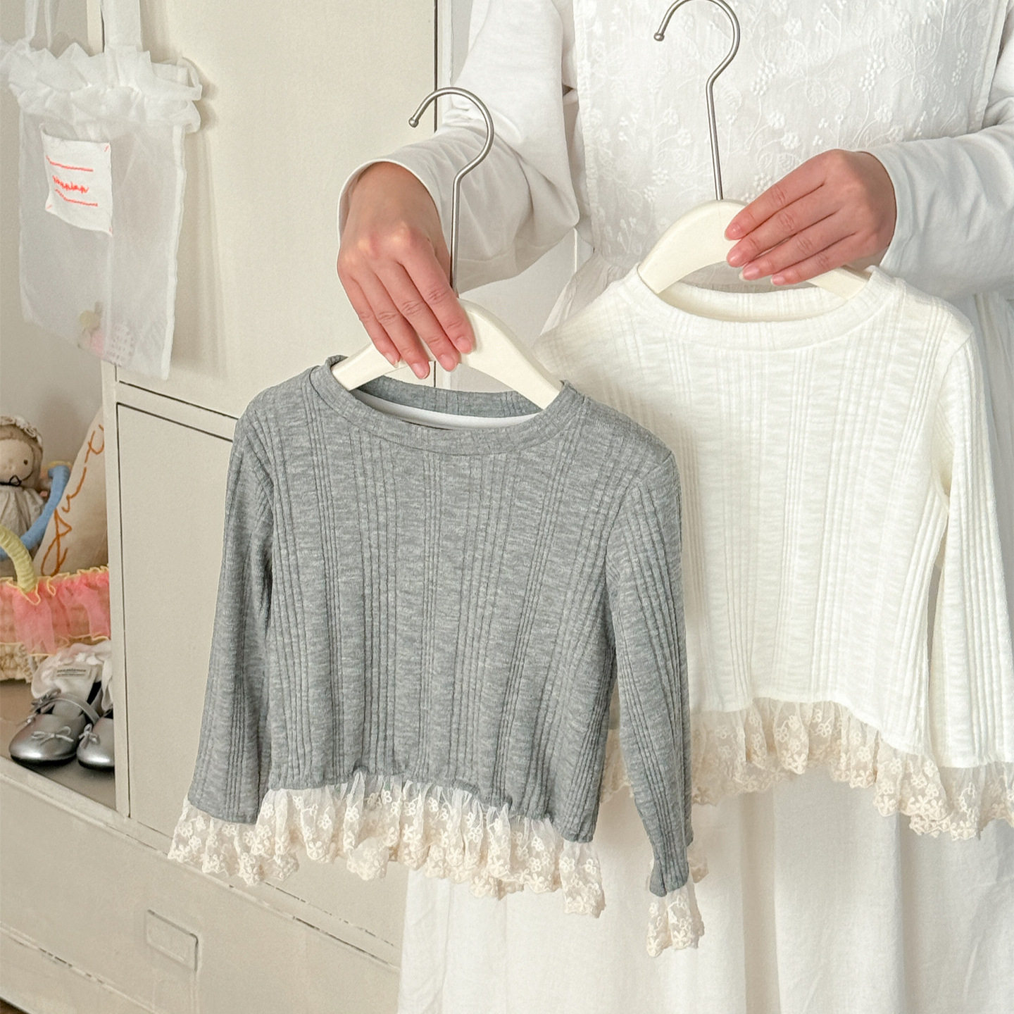 儿童T恤2026春季新品韩版百搭洋气蕾丝裙摆坑条女童长袖叠穿上衣