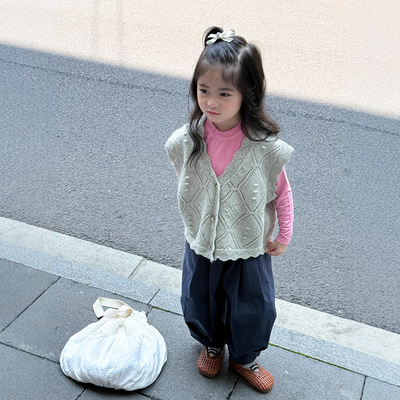 2025新款女童外穿秋季洋气韩版镂空毛衣女款开衫手工花朵毛线马甲