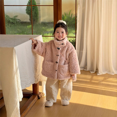 配包包~韩系女童小甜心粉色皮毛一体中长款不规则羊角扣保暖外套