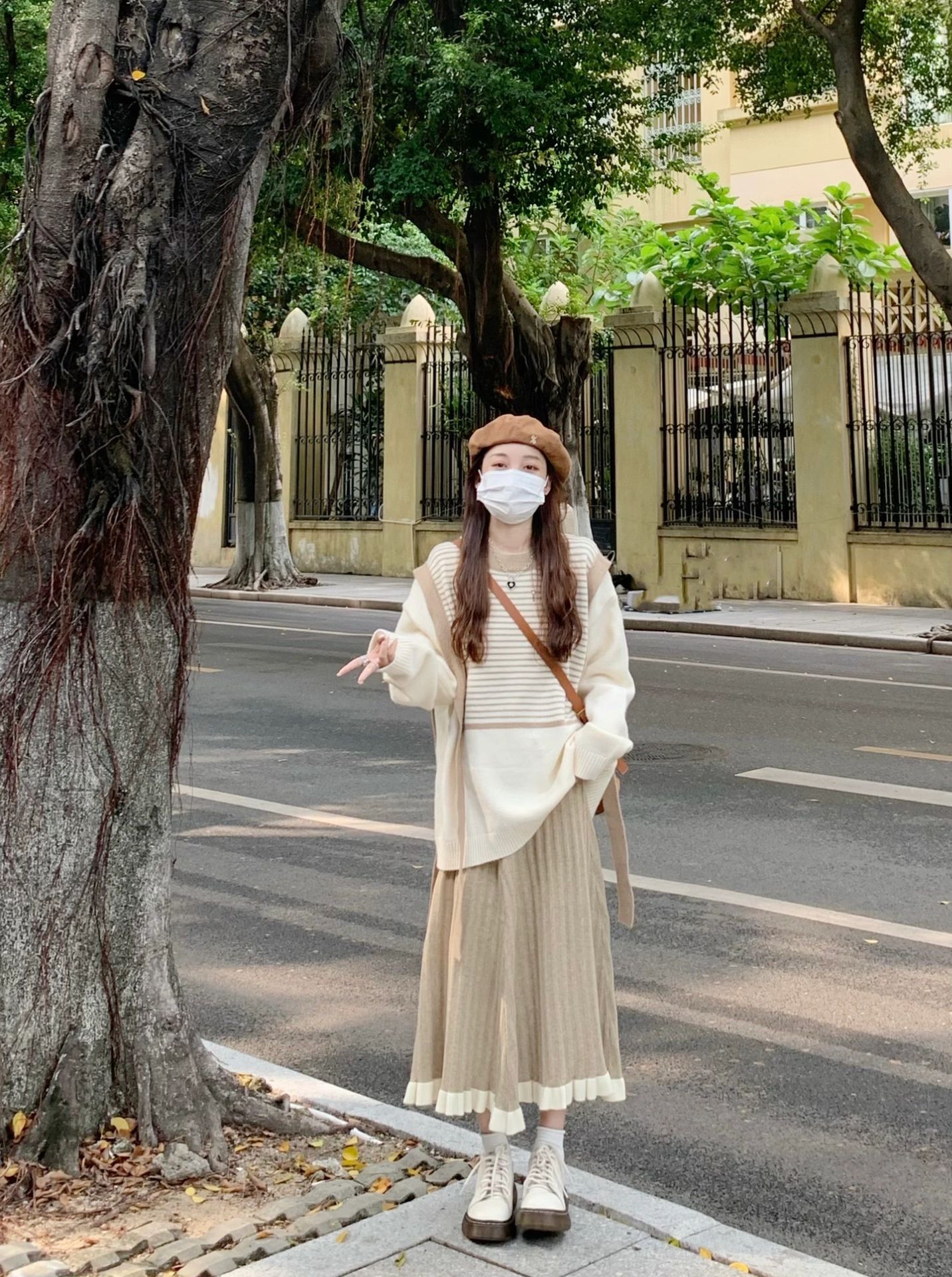 套装女装2023新款秋冬假两件条纹针织毛衣半身裙奶系穿搭两件套