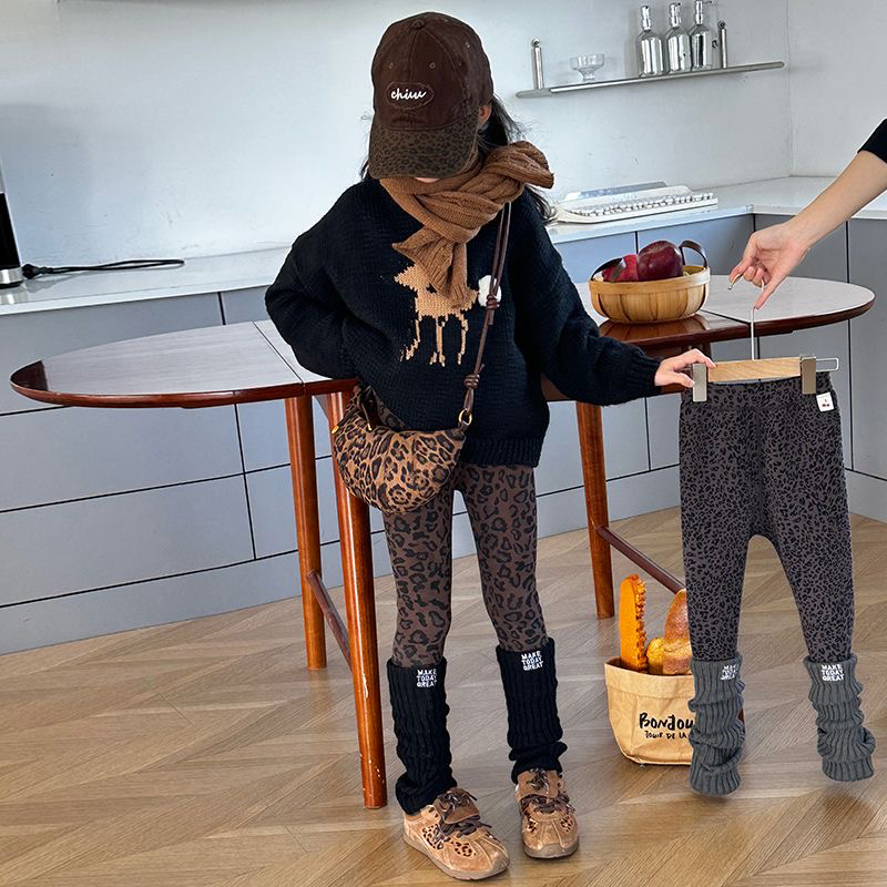 女童加绒打底裤带袜套2025新款儿童冬季一体绒裤子宝宝豹纹长裤