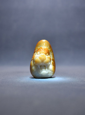 红皮白玉独籽料雄狮子手把件手牌