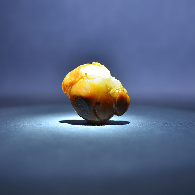 致敬708090 20克新疆和田玉精品黑皮黄沁白玉独籽料童子寿桃把件