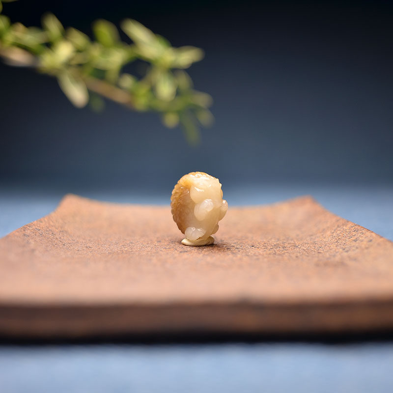 致敬708090新疆和田玉且末糖白萌兽刺猬吊坠手机挂扇坠手串配饰