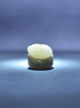 和田玉洒金皮青花籽料金蟾印章