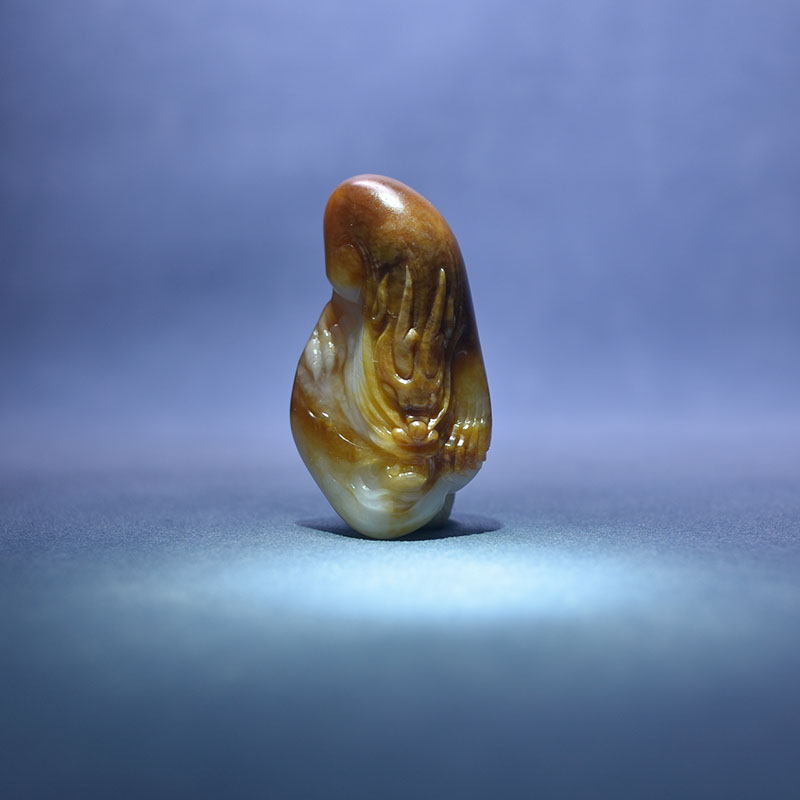 30克红皮白玉独籽料龙挂坠手把件