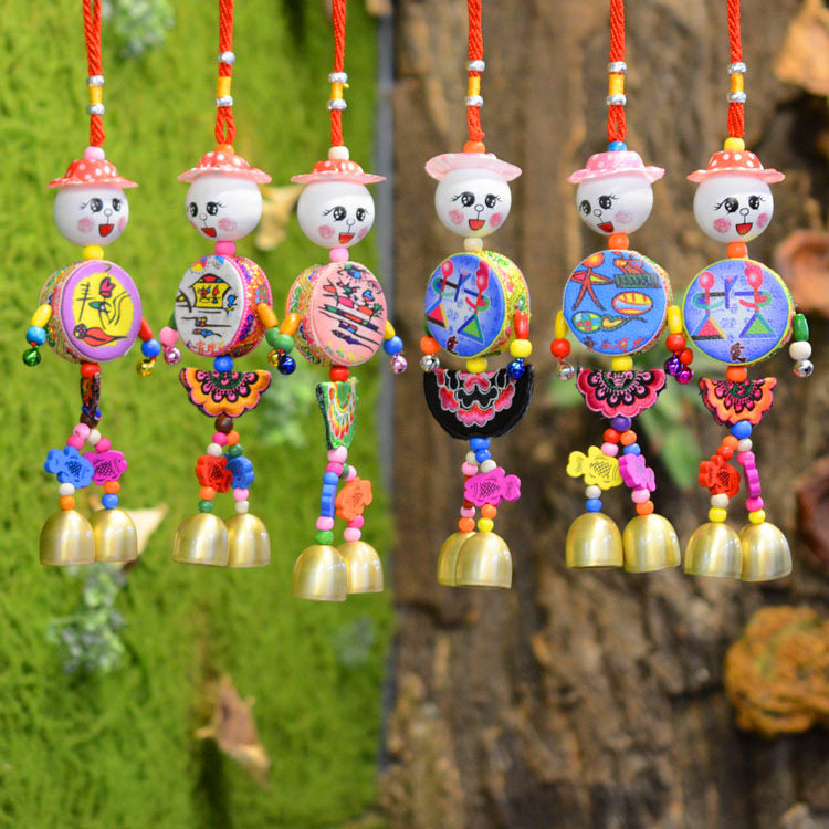 云南民族东巴文  草帽小鼓绣片铃铛挂饰热卖民族风草帽小人风铃