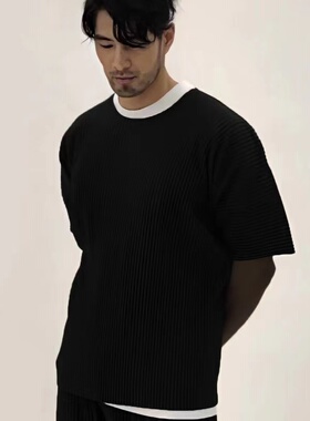 三宅一生 HOMME PLISSE JK020 褶皱纯色短袖圆领宽松上衣T恤男