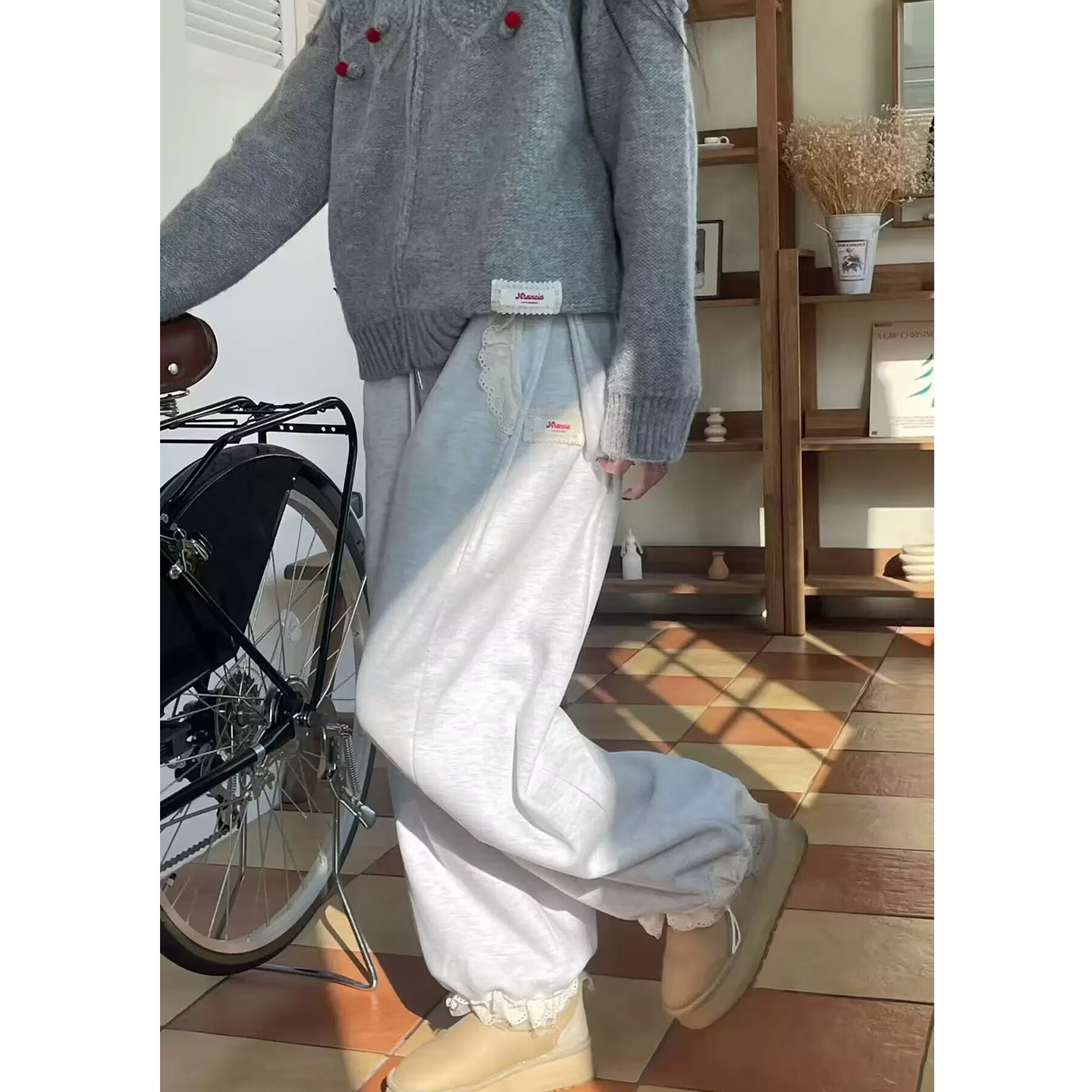 加绒蕾丝边口袋收口卫裤