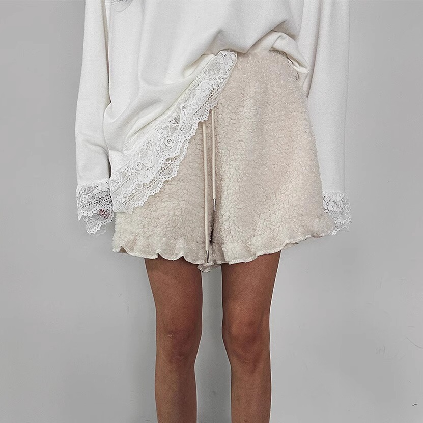 韩国东大门2025冬新款甜美花边设计拉绒纯色休闲系带松紧腰短裤女