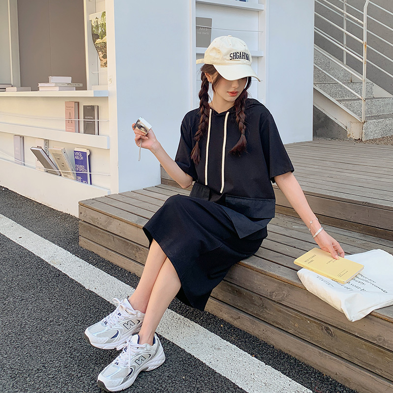 黑色小个子连帽连衣裙女夏季2025新款休闲宽松气质显瘦T恤中长裙