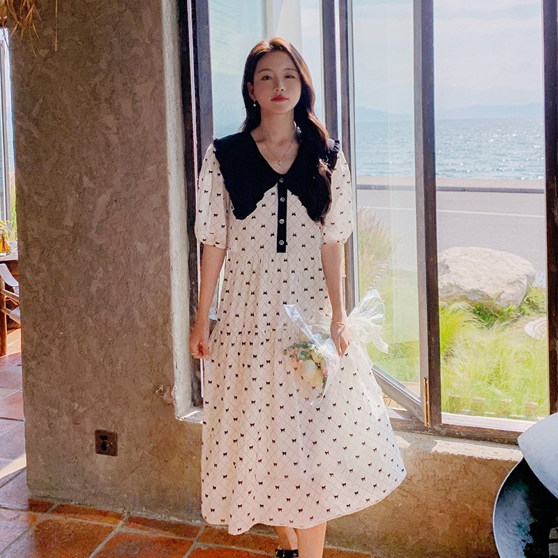 白色波点娃娃领连衣裙女夏2025新款慵懒风泡泡袖韩版宽松减龄裙子