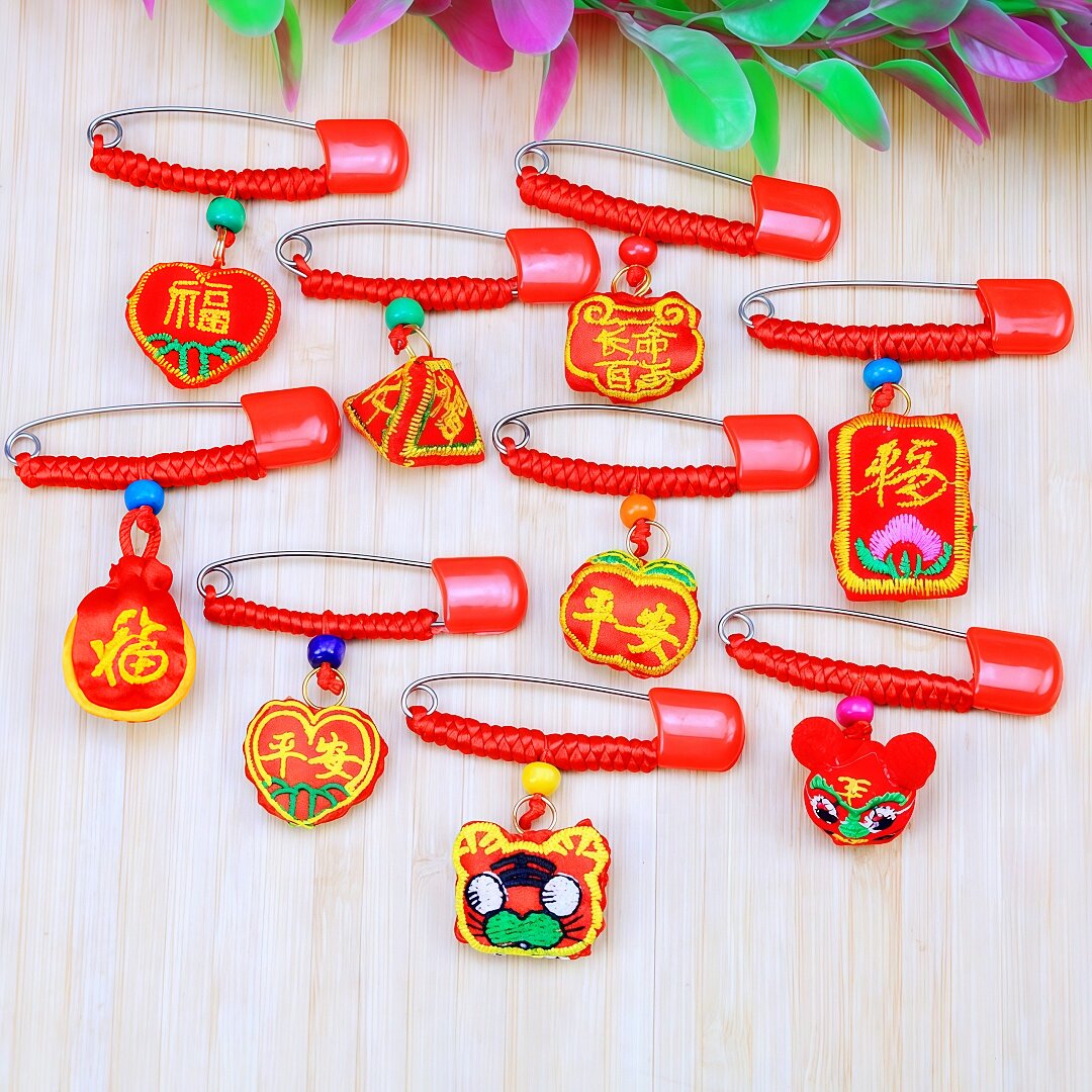 新生婴儿随身儿童宝宝香囊别针马年端午节小礼品刺绣香包挂件胸针