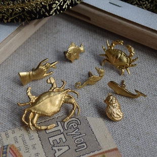 美产黄铜复古小螃蟹波斯猫鲸鱼海洋动物胸针别针大衣披肩女配饰