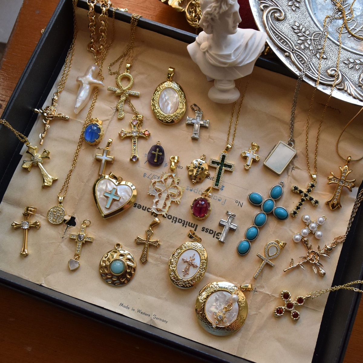 十字花纹天然贝母迷你精致锁骨短项链平安夜礼物古董老货钛钢链