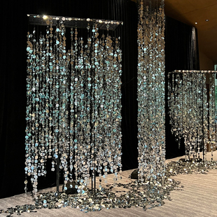 挂帘背景亮片圆形舞台布置装饰婚礼串串珠光吊顶道具镜面架子婚庆