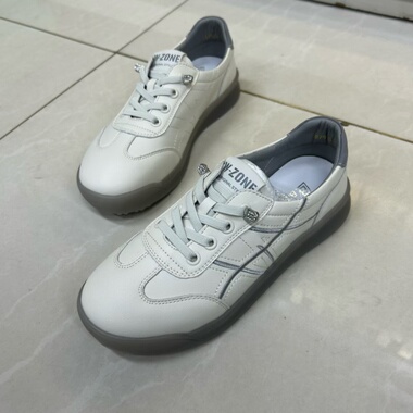 2026春季新款少女板鞋时尚软底舒适小白鞋百搭舒适运动潮流休闲鞋